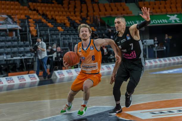 帮助球员在 帮助球员在