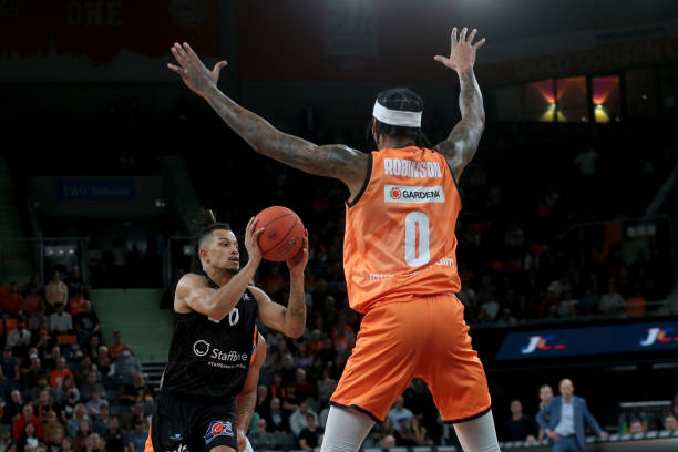 速引发了球 速引发了球