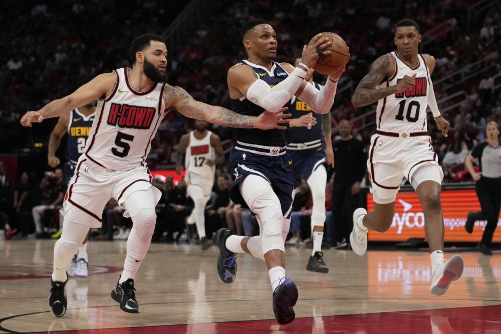 而在背后 而在背后